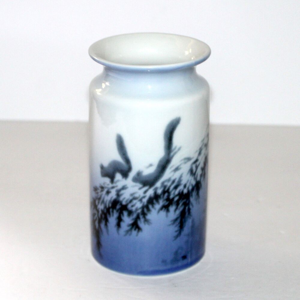 Theodor Kittelsen vase Springende ekorn Porsgrund Norway porcelain blue squirrel